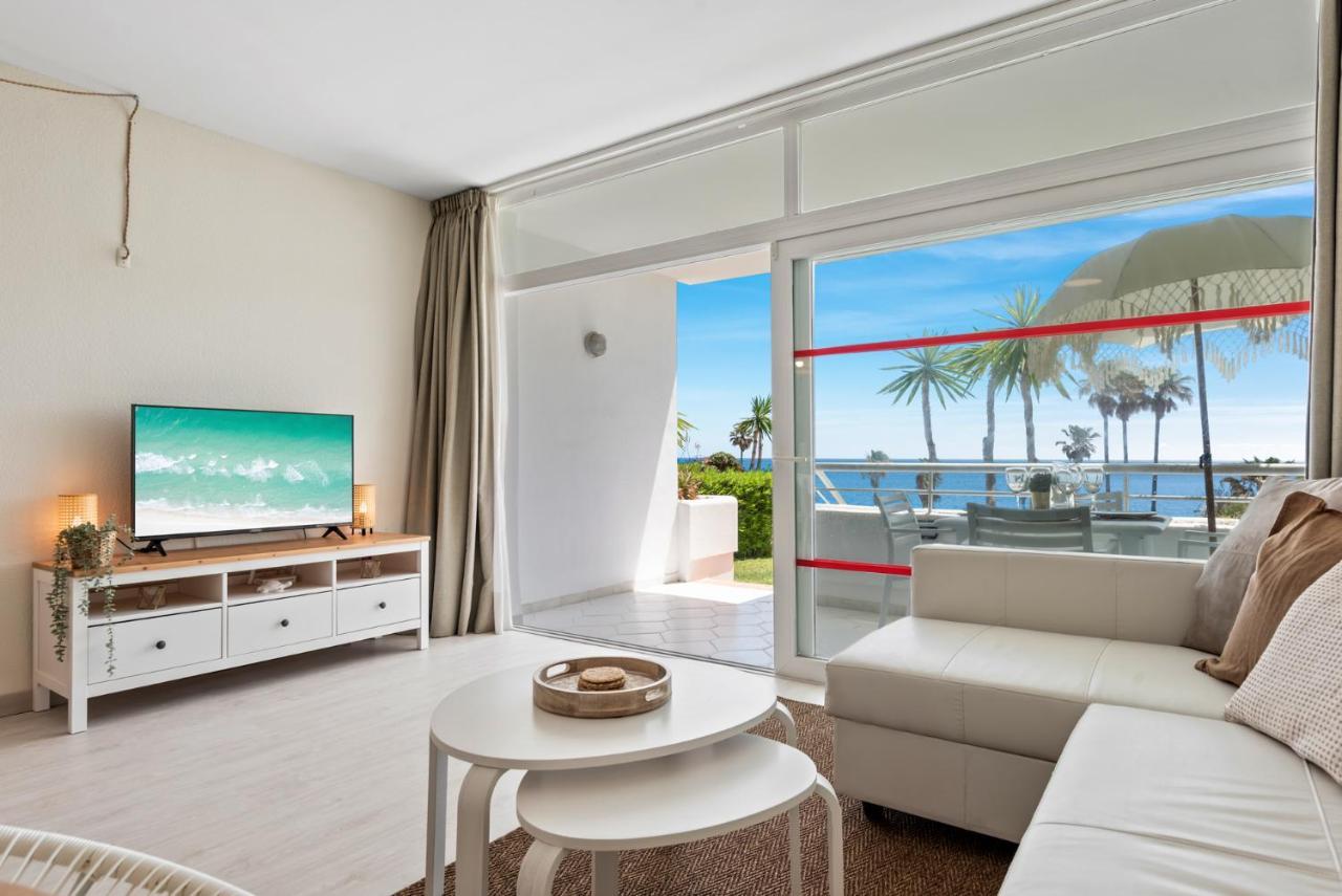 Frontline Beach Apartment Miraflores Sitio de Calahonda Exterior photo